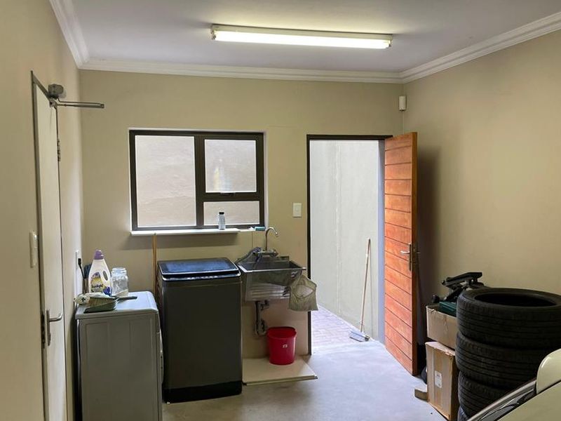 TOWNHOUSE FOR SALE - CENTRAL WINDHOEK, NAMIBIA - Photo 2