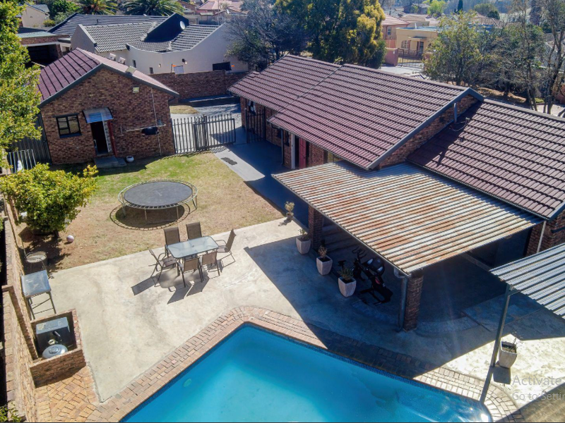 Entertain in Style: Covered Braai with a Pool in This Stunning Home - Photo 2
