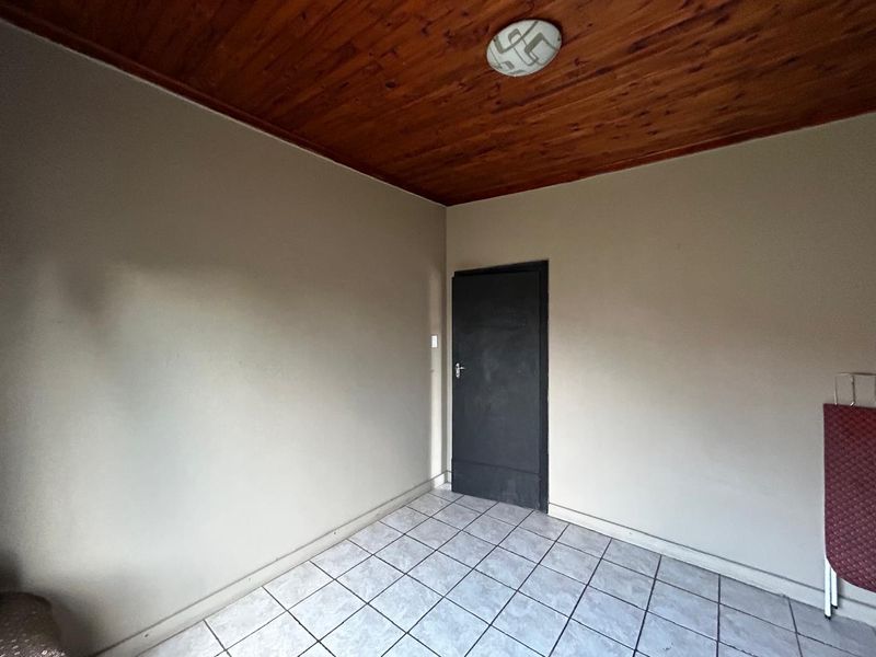 Family-Friendly 4-Bed Home - Photo 4