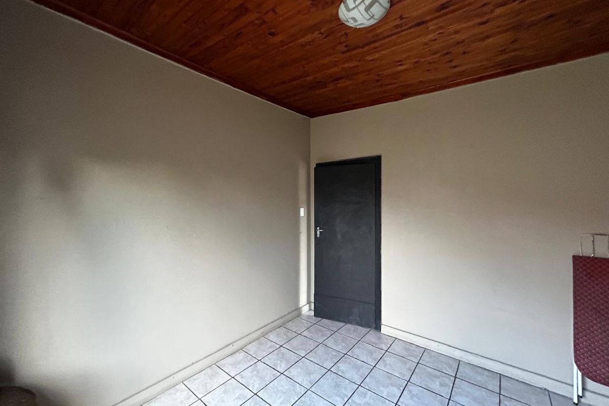 Family-Friendly 4-Bed Home - Photo 4