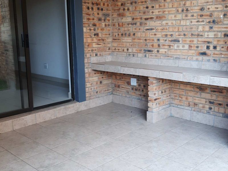 Stunning ground floor unit - Photo 10