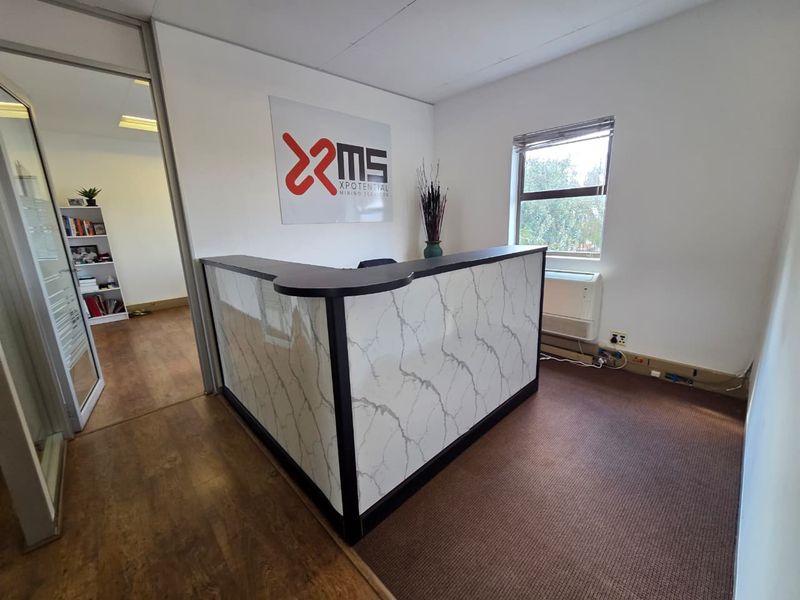 Prime First Floor Office Space To Let – Exceptional Location Next to Hillfox - Photo 7