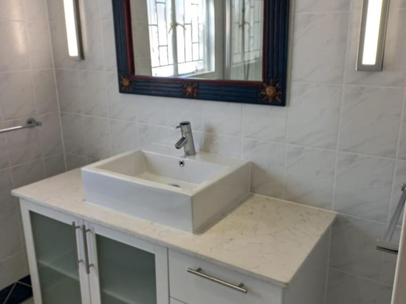 4 Bedroom 2 bathroom secure townhouse on one level - Photo 6