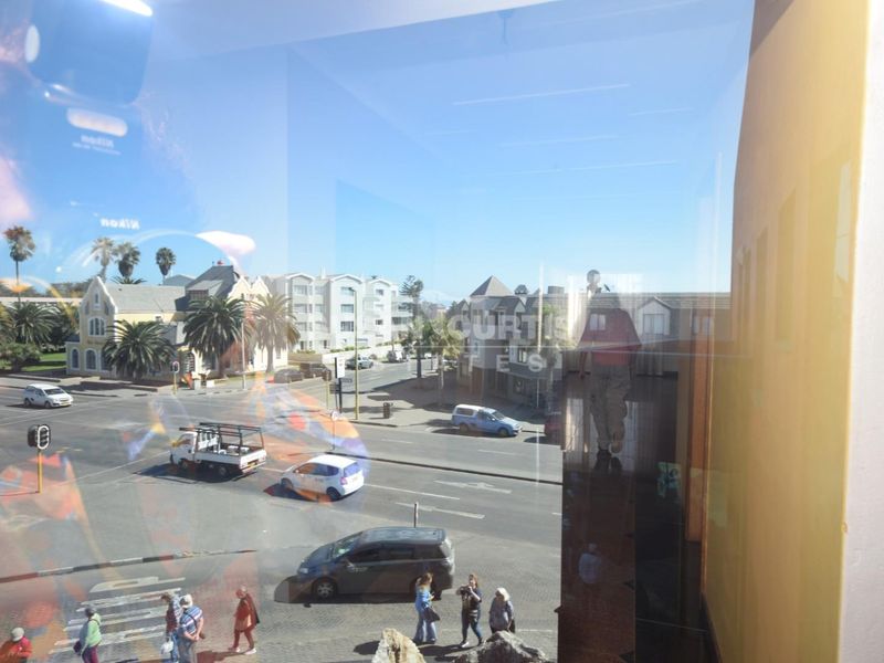Ampartment with a stunning view in central town - Photo 2