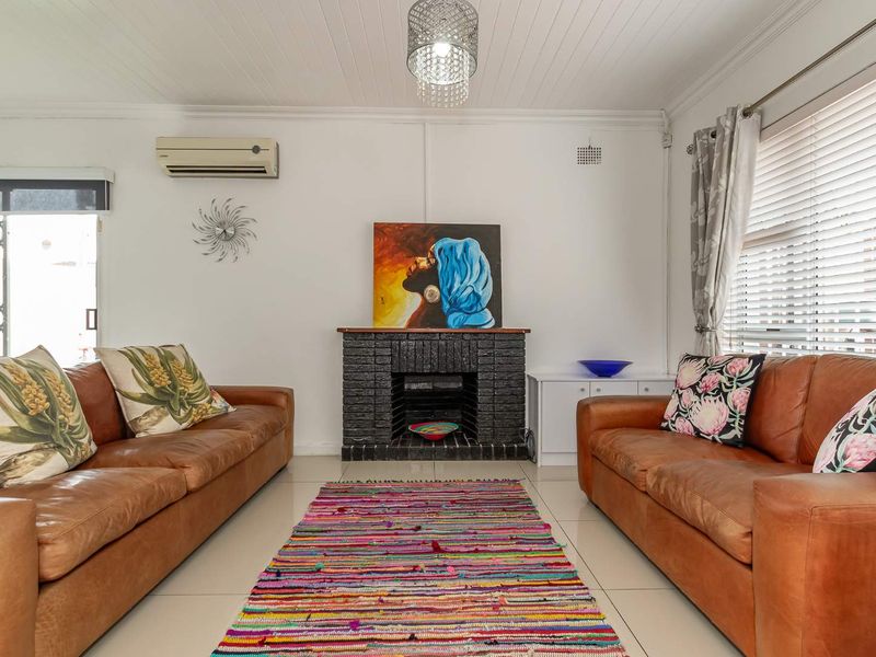 Perfect Family Home in Fairways, Cape Town. - Photo 4