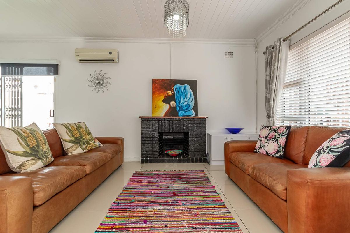 Perfect Family Home in Fairways, Cape Town. - Photo 4