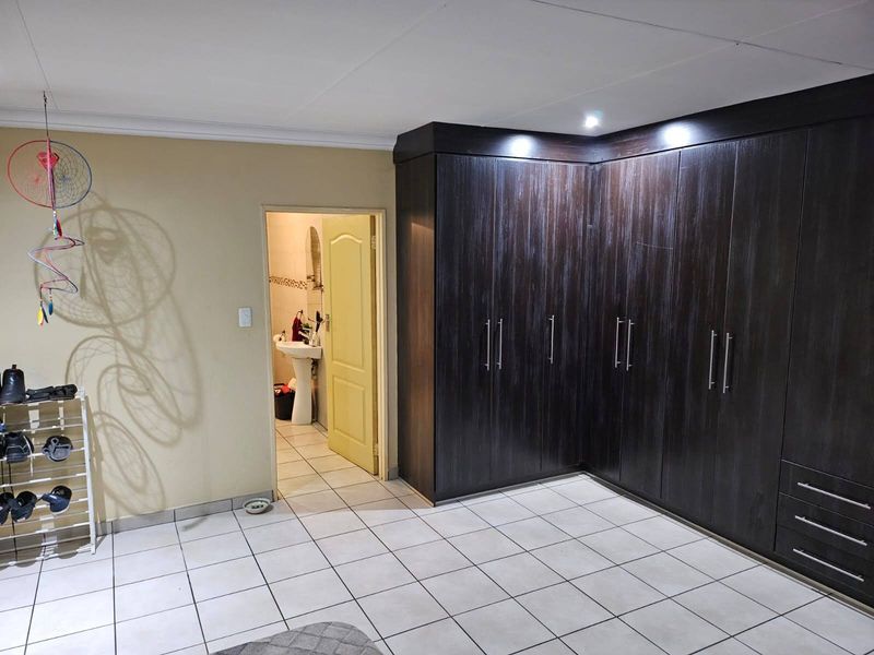 Modern Three Bed House Riversdale Meyerton. - Photo 7