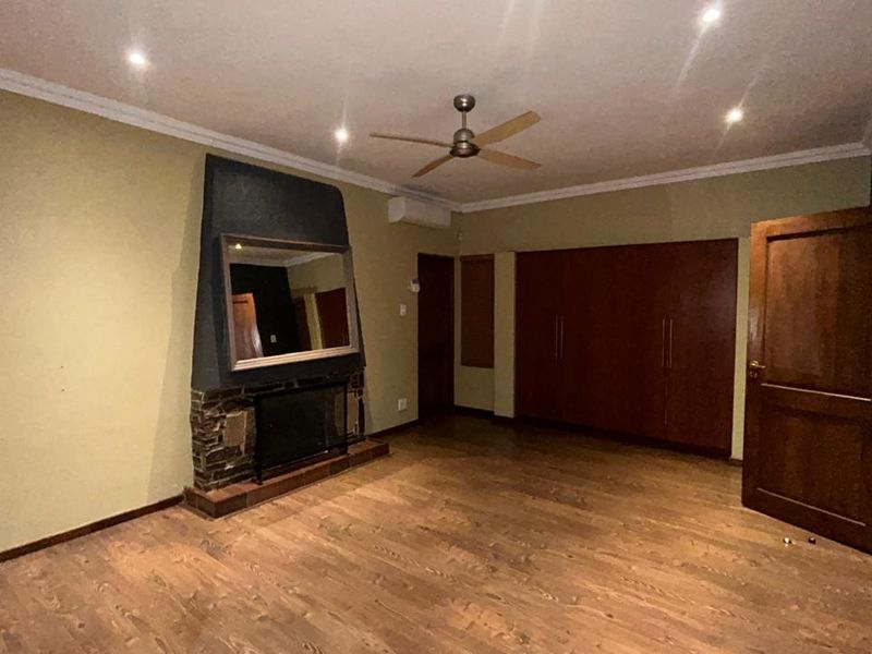 EXCLUSIVE MANDATE - FOR SALE Once in lifetime opportunity! Best price!  4-Bedroom Family House - Photo 9