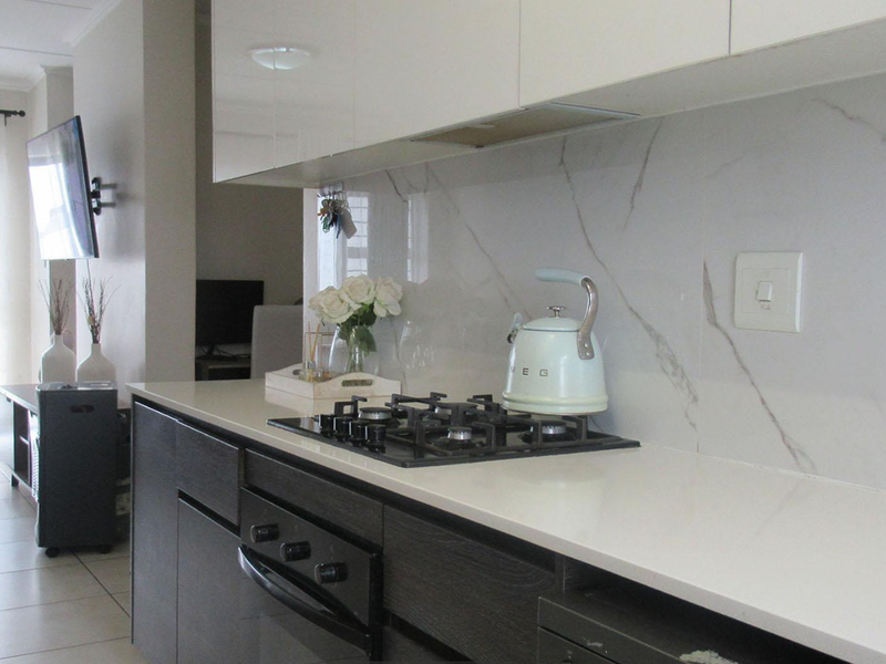 3-bedroom ground floor unit for sale - Photo 3