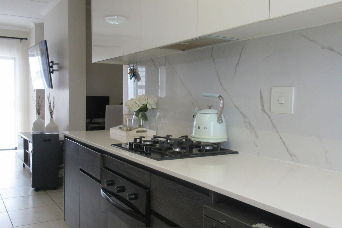 3-bedroom ground floor unit for sale - Photo 3