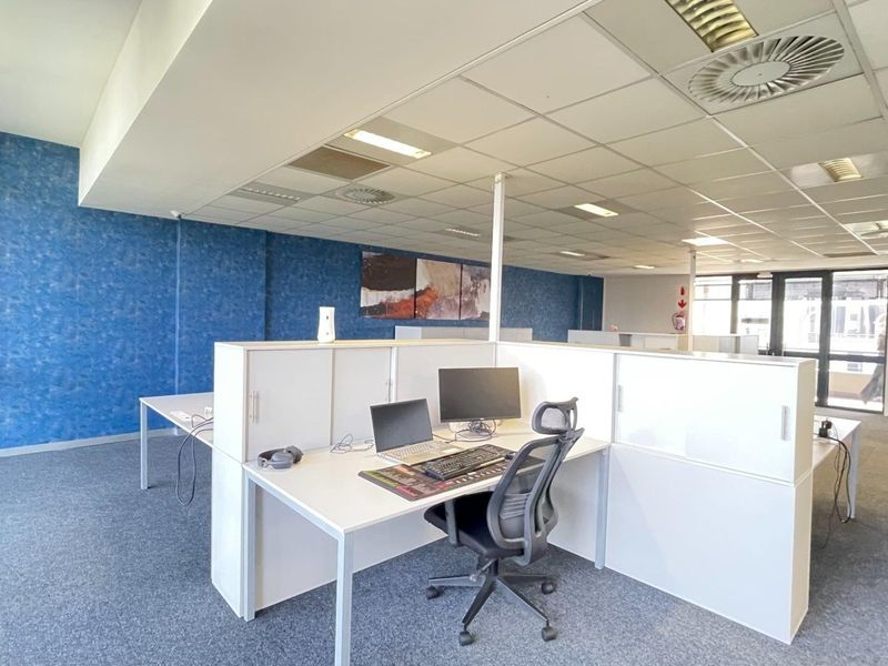 Contemporary 3rd Floor Corporate Offices | Mayfair on the Lake | Umhlanga Ridge - Photo 5