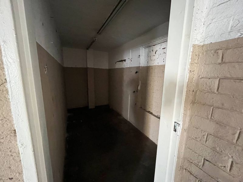 Spacious Industrial Office Warehouse !!! - Photo 10