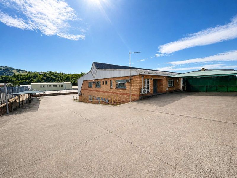 Warehouse with Yard & Superlink Access To Let - Photo 2