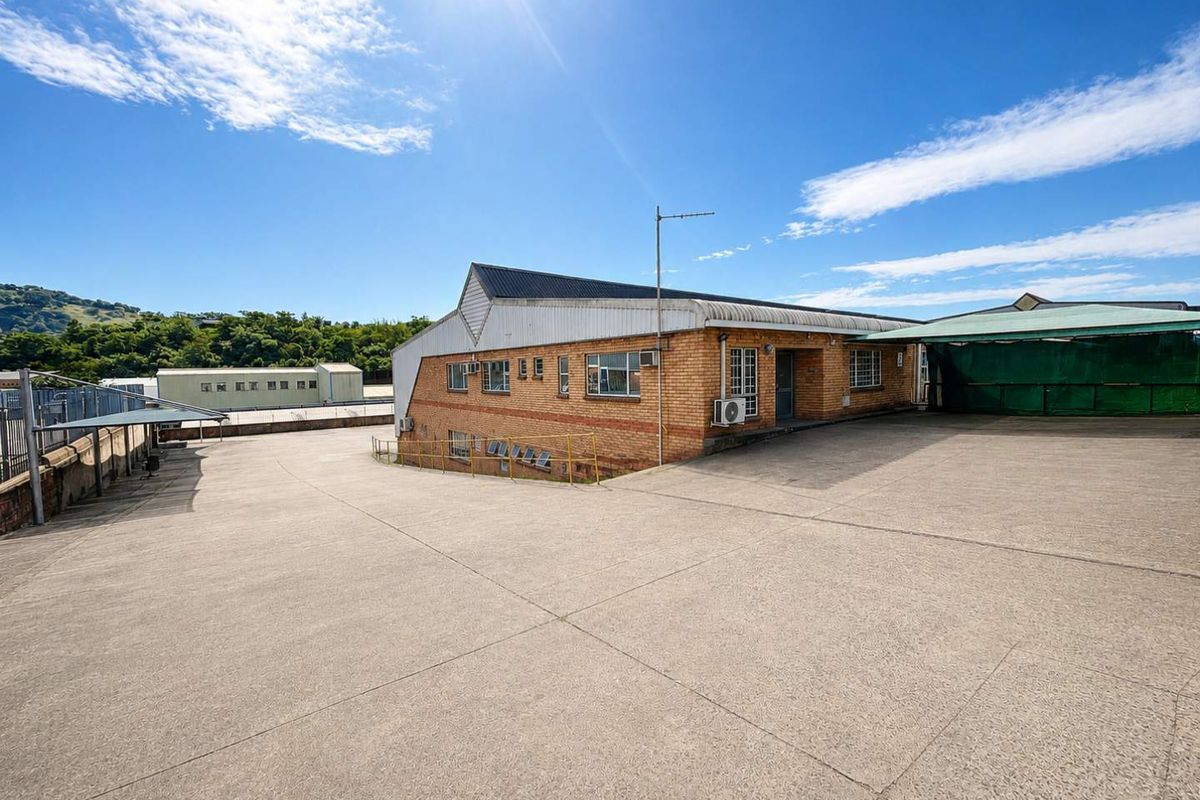 Warehouse with Yard & Superlink Access To Let - Photo 2