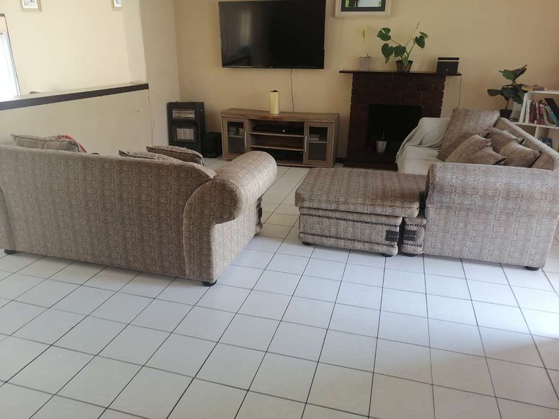 Spacious home with lots of spare land to expand. - Photo 5