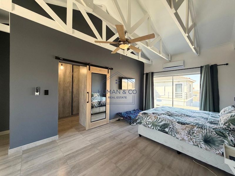 Spacious 4-Bedroom Home with lots of indoor entertainment area features - Photo 10