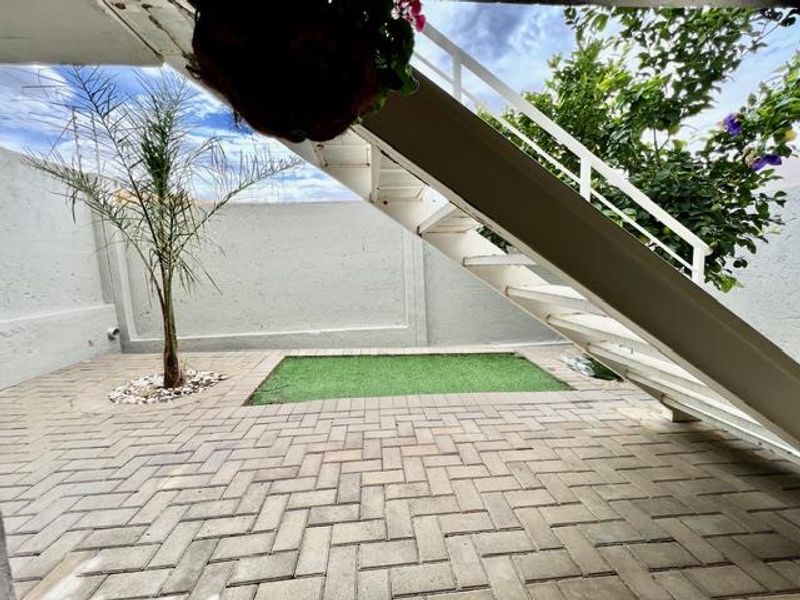 2 Bedroom Townhouse TO LET in Kleine Kuppe - Photo 4