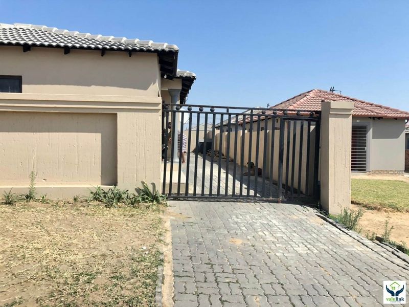 Riverside View - R 900000!! - Photo 3