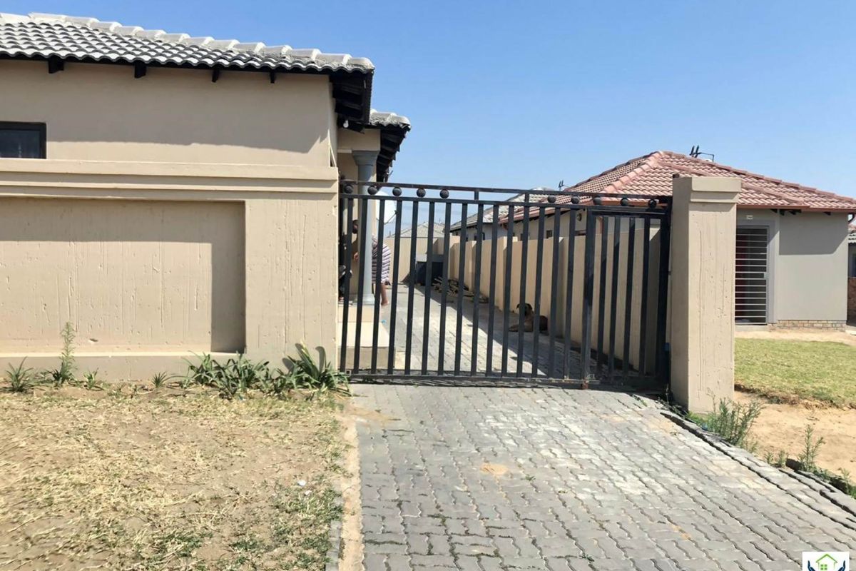 Riverside View - R 900000!! - Photo 3