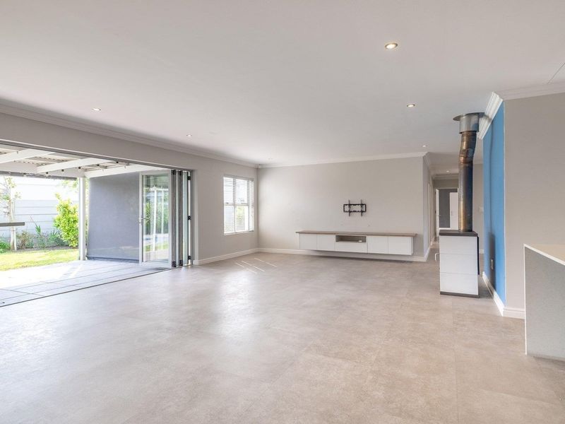 Spacious 3 Bedroom Home in Sought After Estate Available for Rental - Photo 7