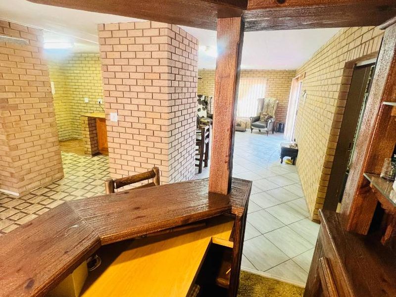 4 Bedroom 2 Bathroom House for Sale in Danville - Photo 9