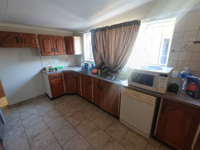 BEAUTIFUL FAMILY HOUSE FOR SALE IN VALHALLA!!! - Photo 7