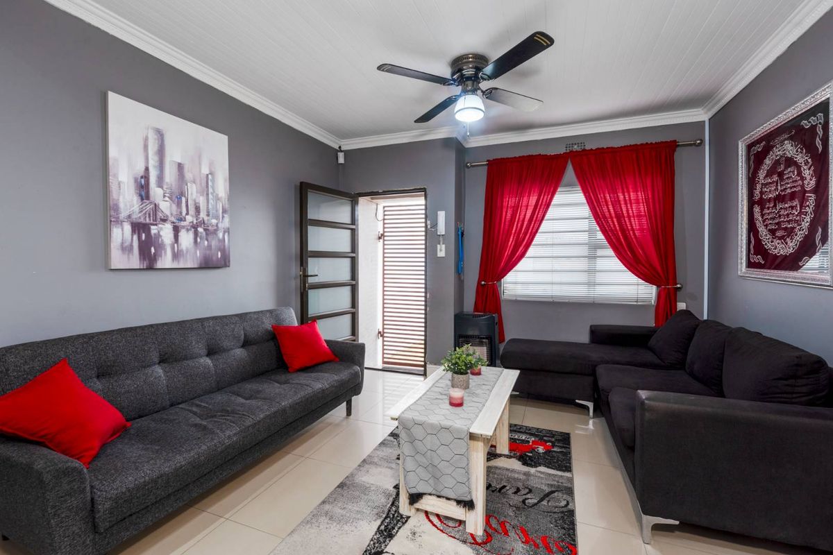 4 bedroom house availabile in Steenberg - Photo 4