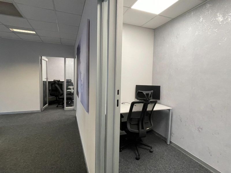 Contemporary 3rd Floor Corporate Offices | Mayfair on the Lake | Umhlanga Ridge - Photo 9