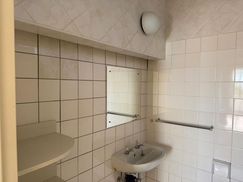 Bright 2-Bed Apartment with Balcony - Photo 8