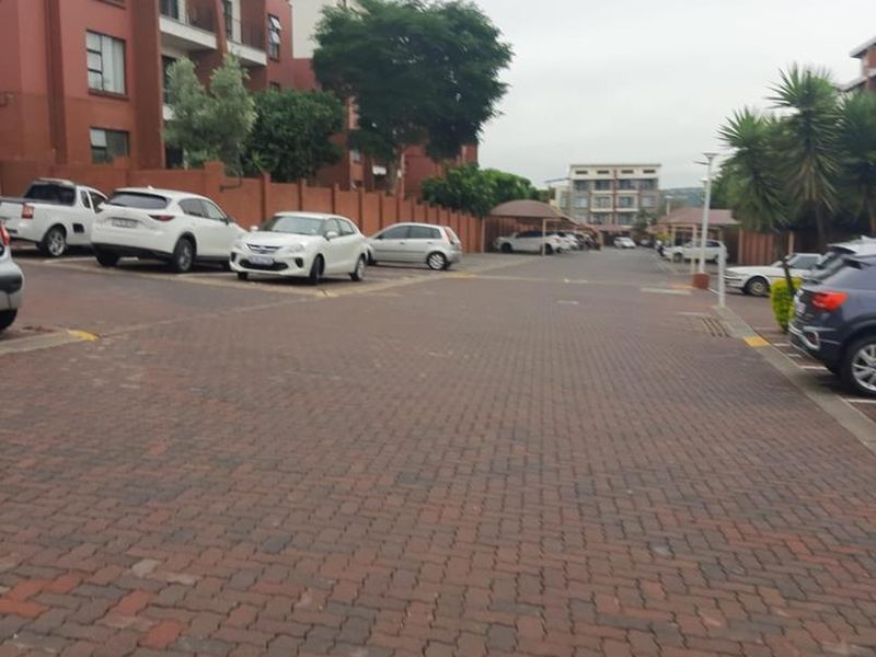 Modern 2-Bedroom, 2-Bathroom Apartment – Greenstone Area - Photo 2