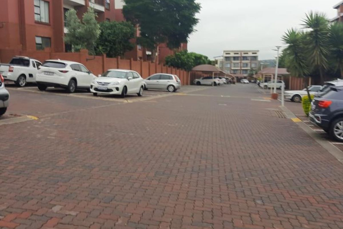 Modern 2-Bedroom, 2-Bathroom Apartment – Greenstone Area - Photo 2