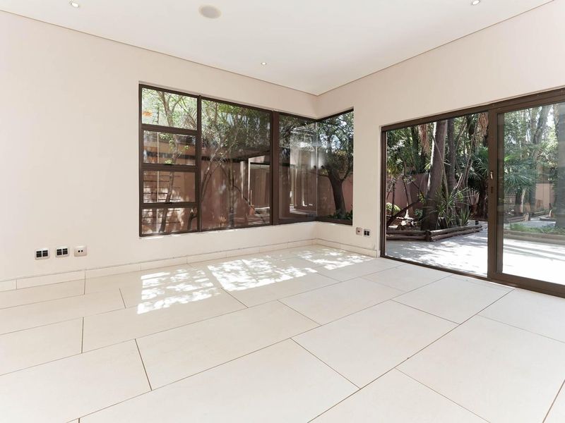 Exceptional, Expansive 6 Bedroom House with Separate Flatlet in Atholl - Photo 9