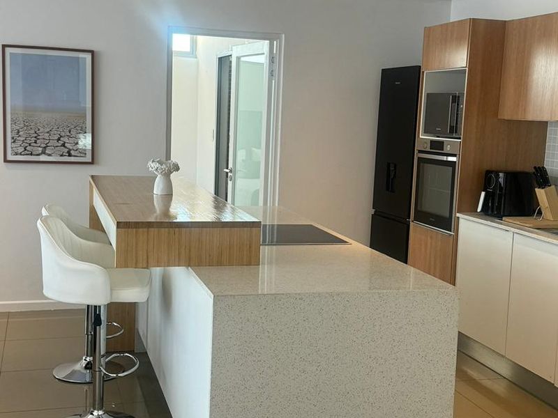 WELL SOUGHT AFTER FULY FURNISHED, APARTMENT TO RENT IN WINDHOEK CBD!! FREEDOM PLAZA!! AVAILABLE IMMEDIATELY!!! - Photo 1