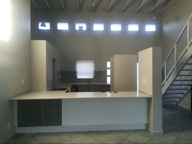 Double volume tranquil, light and sun filled- dual living - Photo 5