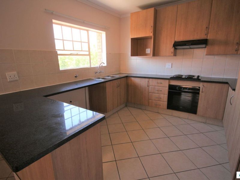 Loadshedding free area - A perfect lock up and go! - Photo 2