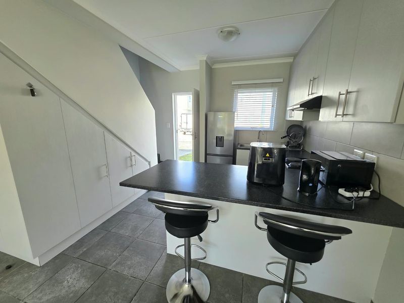 FURNISHED 3-BEDROOM TOWNHOUSE TO RENT IN HAASENDAL - Photo 4