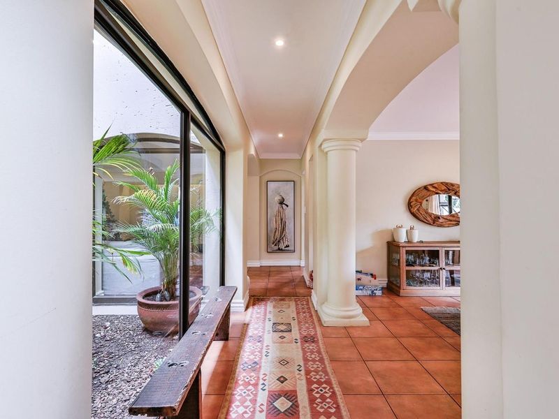 Classic 5-Bedroom, 4-Bathroom Family Home for Rent - Photo 7