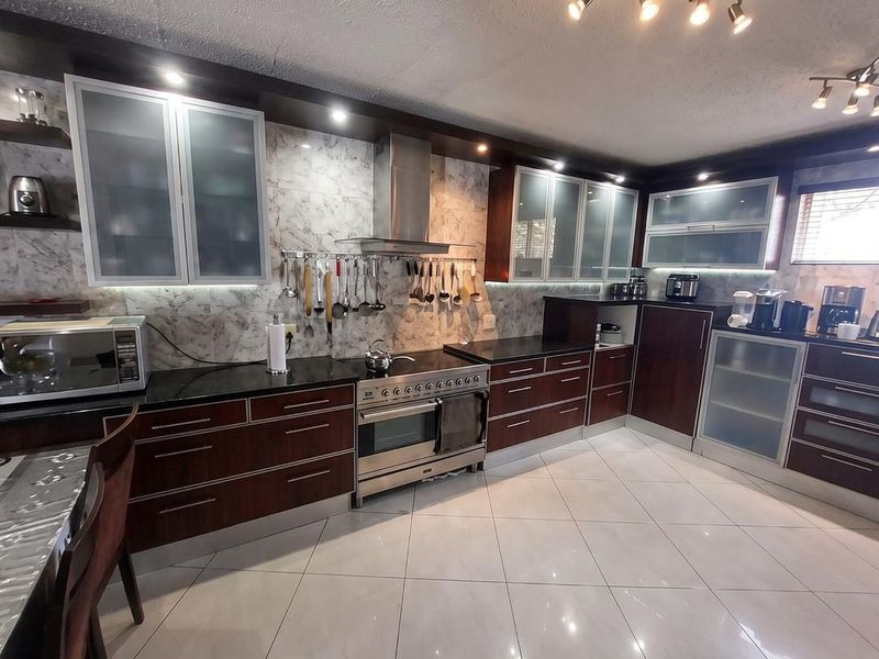 For Sale Olympia Family Home - Photo 2