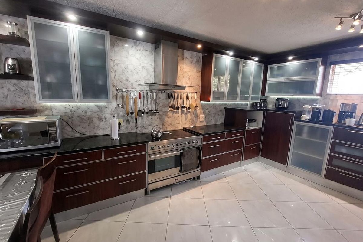 For Sale Olympia Family Home - Photo 2