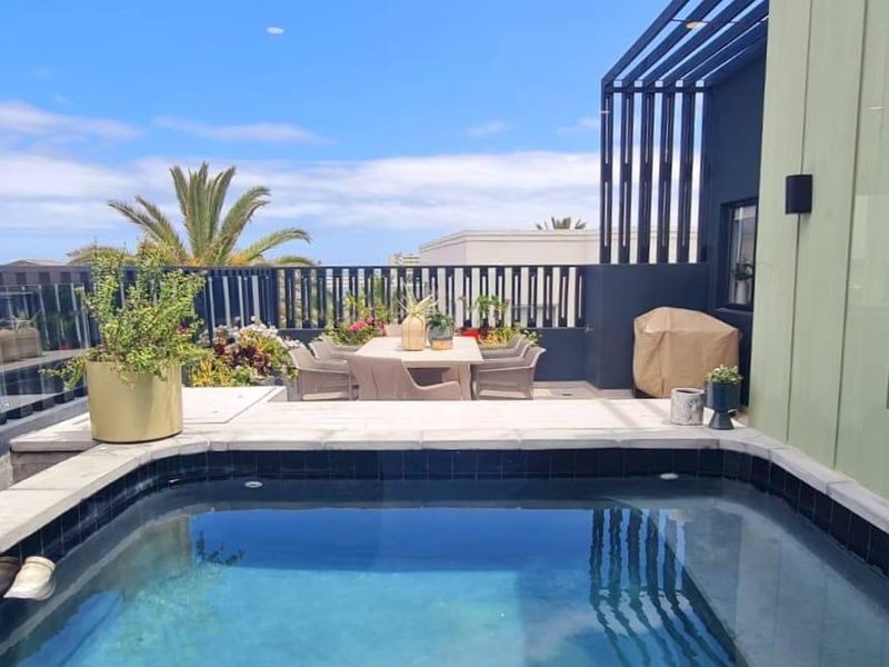 Stunning Hilltop Property in Bloubergstrand - Photo 2