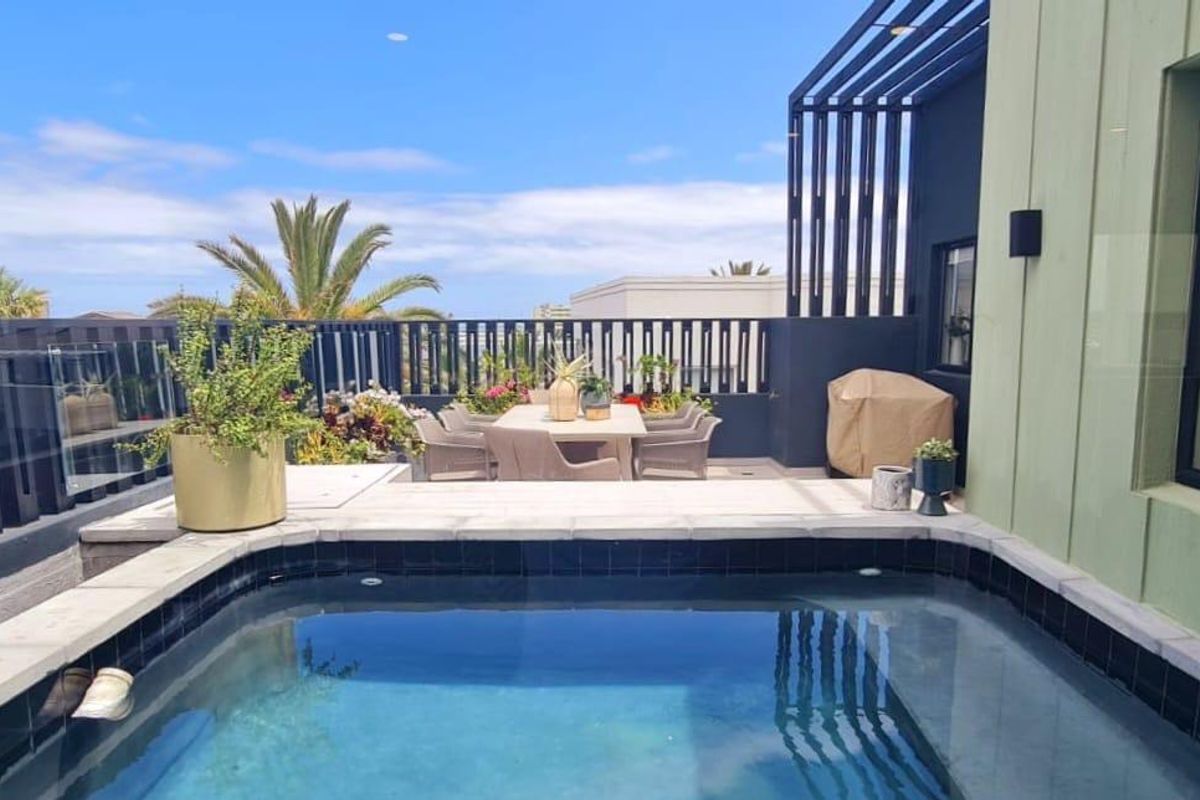 Stunning Hilltop Property in Bloubergstrand - Photo 2