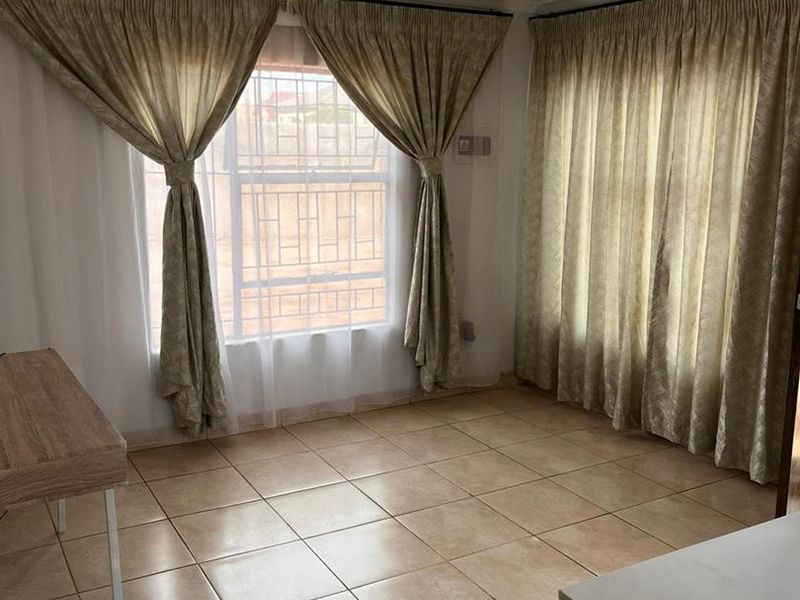 3 bedrooms house to rent in Soshanguve WW - Photo 7