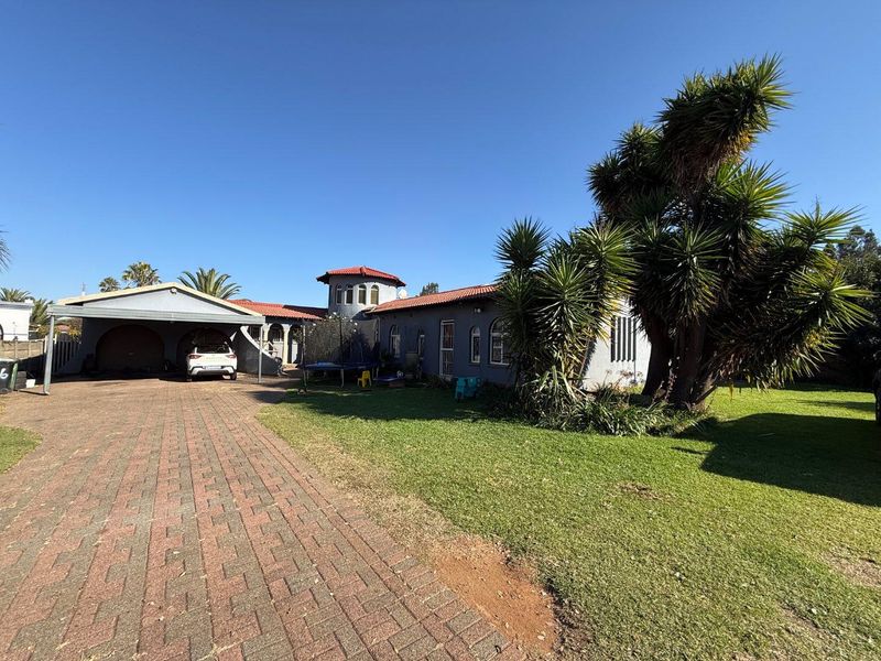 Versatile Family Home with possible Separate Flats On 1600m2 stand - Photo 3