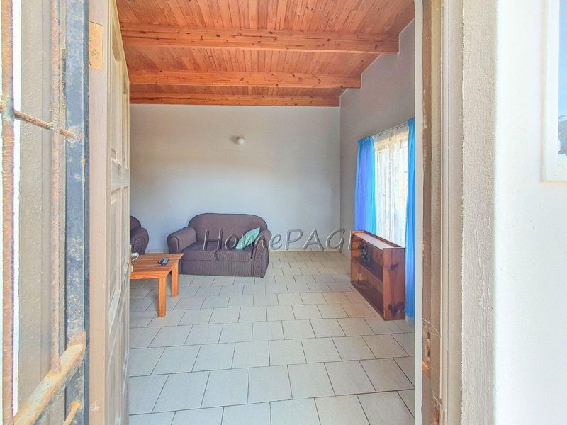Ext 6, Henties Bay:  3 Bedr Home with 4 Car Garage is for Sale - Photo 4