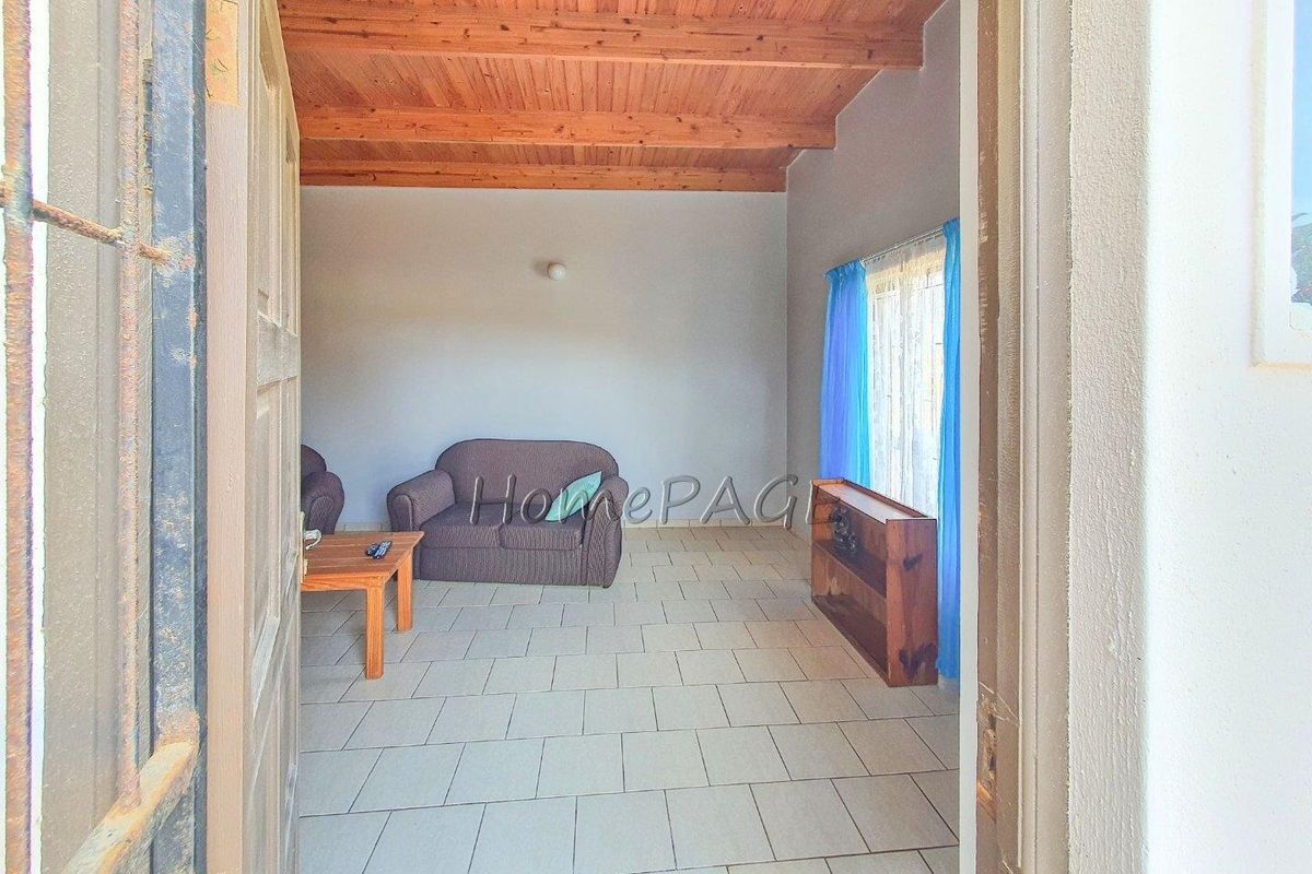 Ext 6, Henties Bay:  3 Bedr Home with 4 Car Garage is for Sale - Photo 4