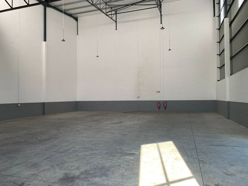 Upmarket Durbanville Warehouse with Modern Offices to Let - Photo 5