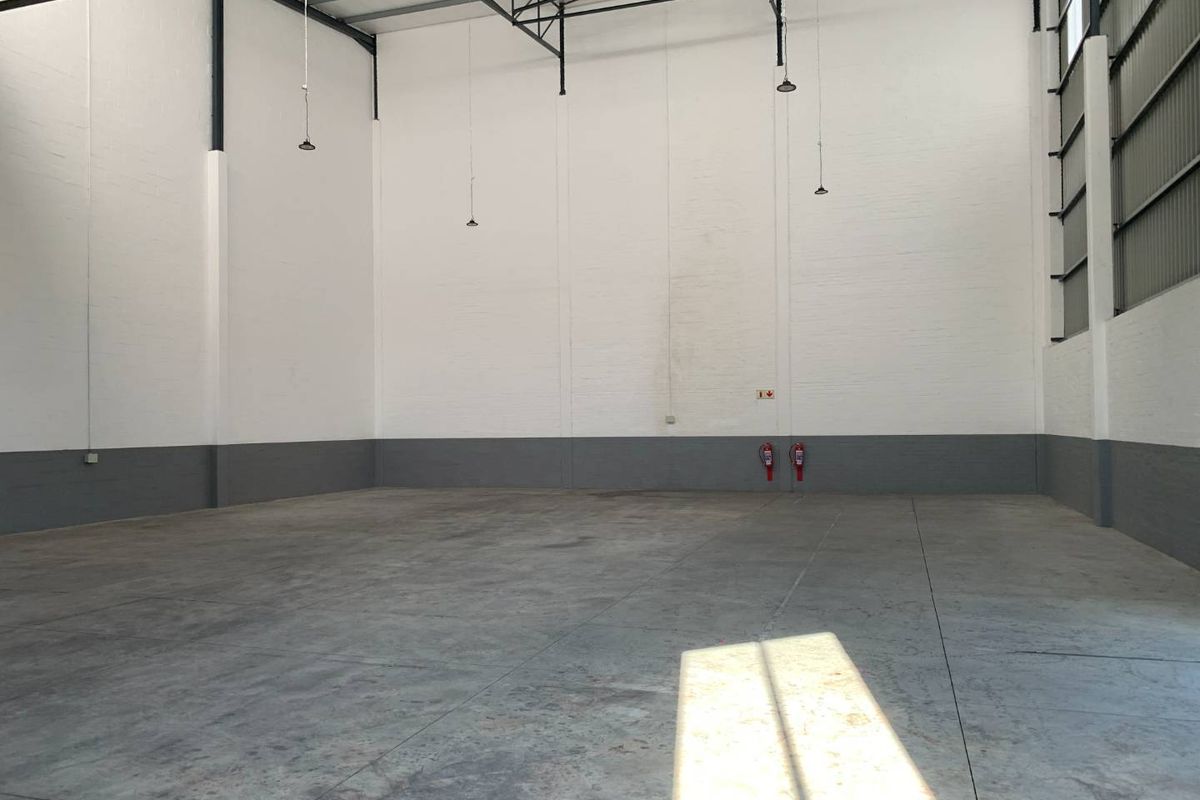 Upmarket Durbanville Warehouse with Modern Offices to Let - Photo 5