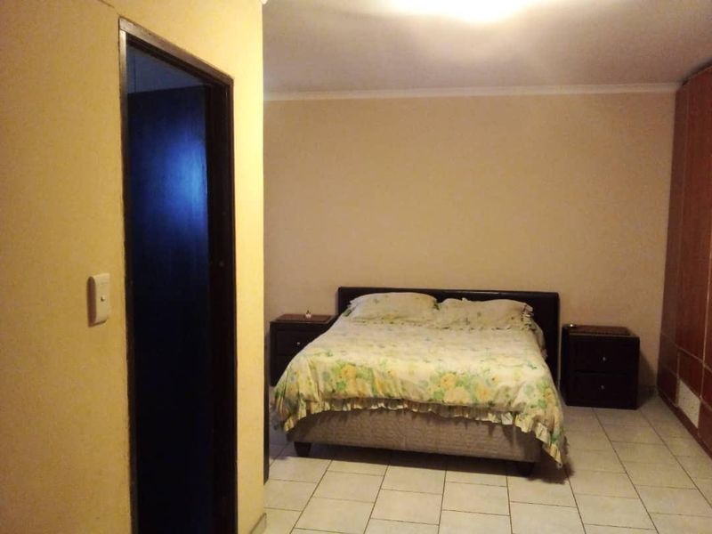 2 Bedroom House for Sale - Photo 3