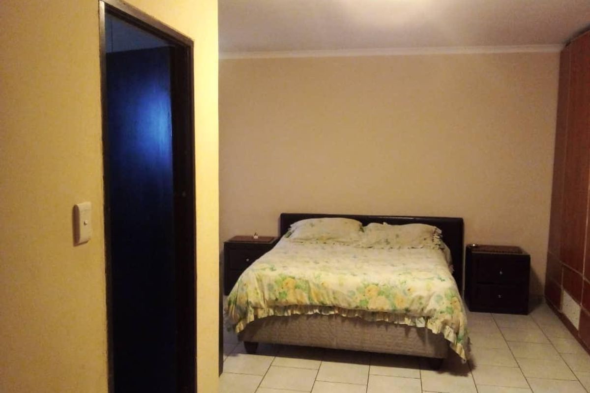 2 Bedroom House for Sale - Photo 3