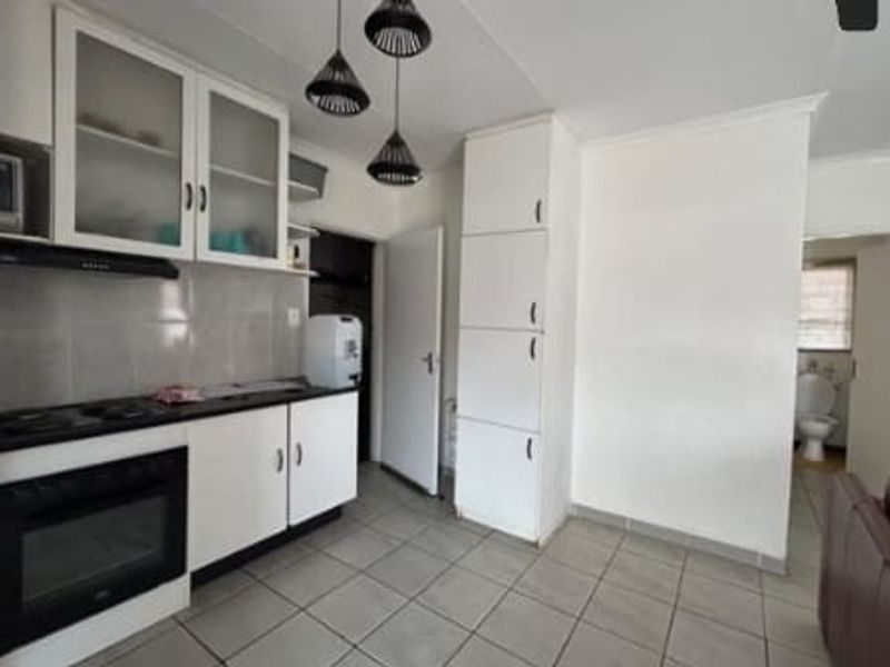 Modern 3 bedroom house - Photo 6